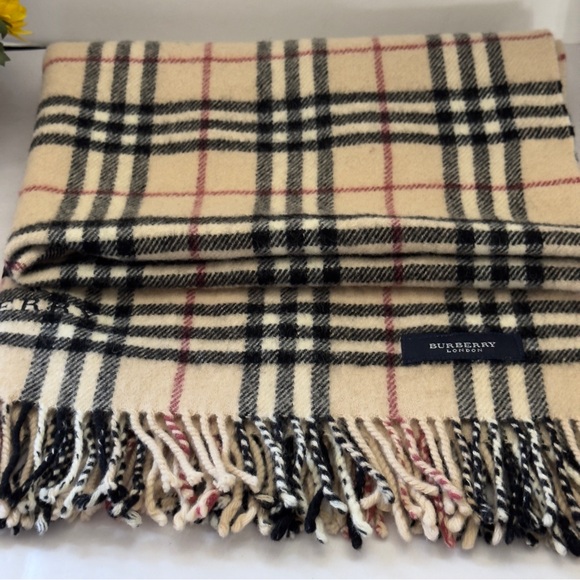‼️SOLD‼️Burberry Scarf/Shawl Vintage Classic Check Wool Light Beige color - Picture 7 of 7
